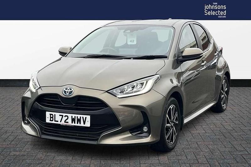 Second-hand Toyota Yaris Hybrid Design 113 CP (83 kW) 2022 Other Hatchback