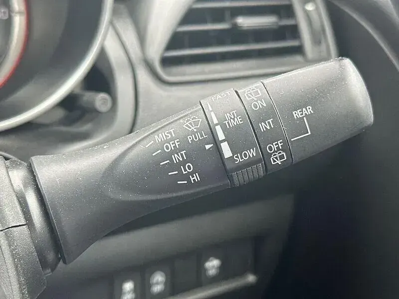 Używany Suzuki Swift SZ-L 83 KM (61 kW) 2022 Biały Hatchback