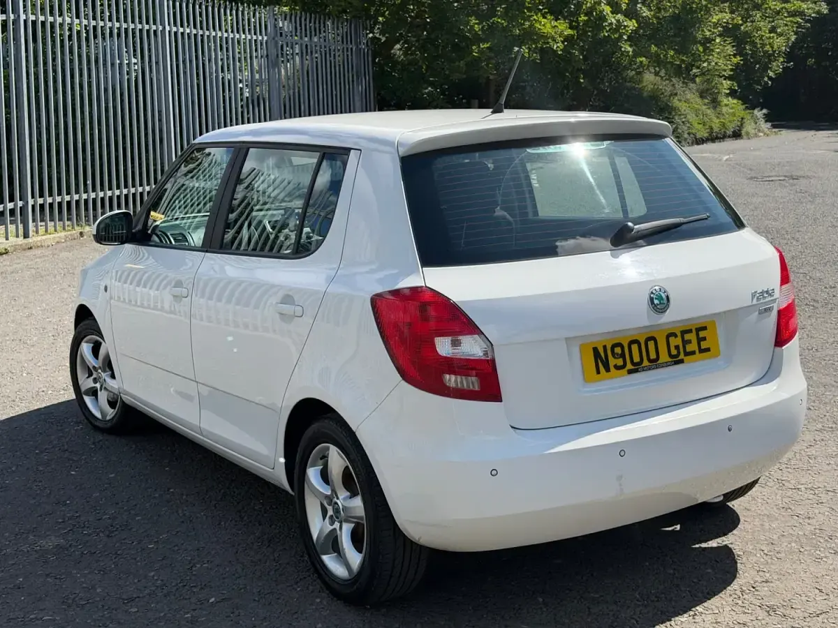 Used Skoda Fabia SE 84 HP (61 kW) 2012 White Hatchback
