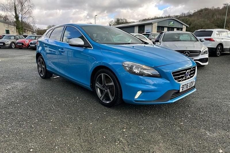 Used Volvo V40 R-Design 120 HP (88 kW) 2016 Blue Hatchback