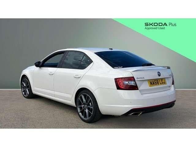 Usado Skoda Octavia vRS 245 HP (180 kW) 2018 Branco Citadino