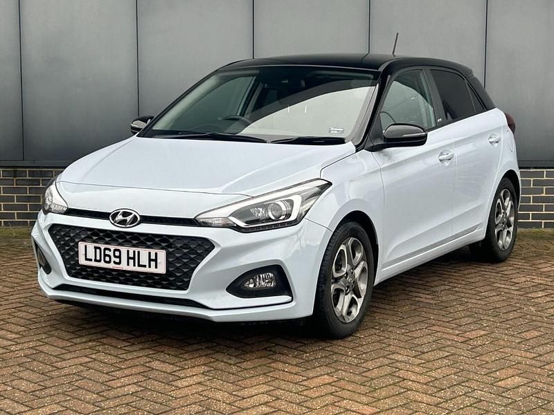 Used Hyundai i20 83 HP (61 kW) 2019 Blue Hatchback