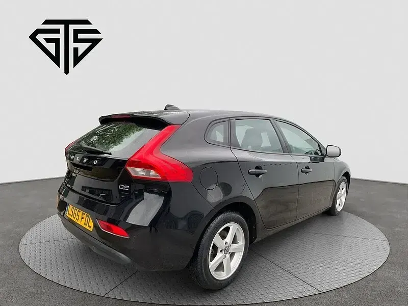 Used Volvo V40 120 HP (88 kW) 2015 Black Hatchback