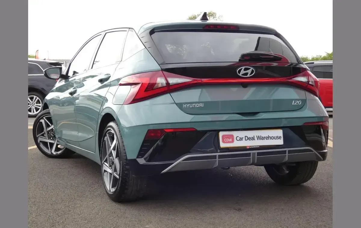 Used Hyundai i20 Ultimate 99 HP (72 kW) 2024 Green Hatchback