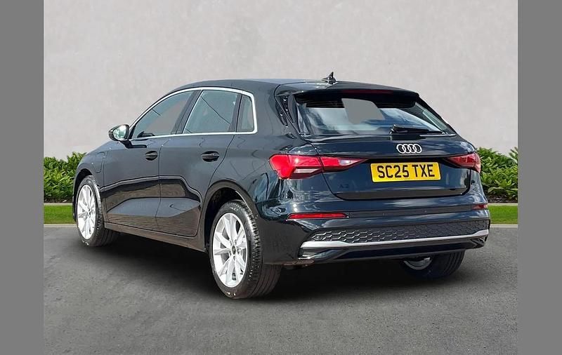 Usado Audi A3 e-tron Sport 204 CV (150 kW) 2025 Negro Utilitario