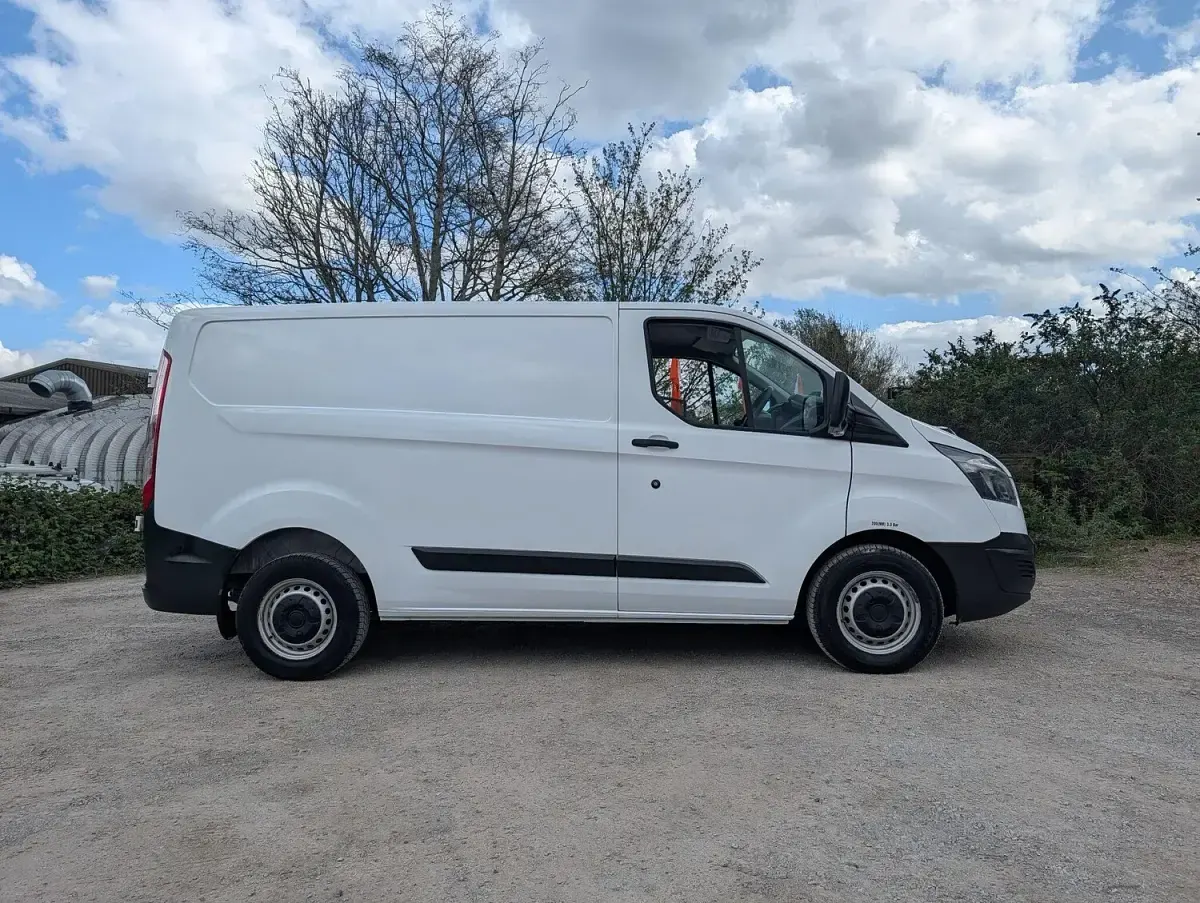Used Ford Transit Custom 105 HP (77 kW) 2025 White Van