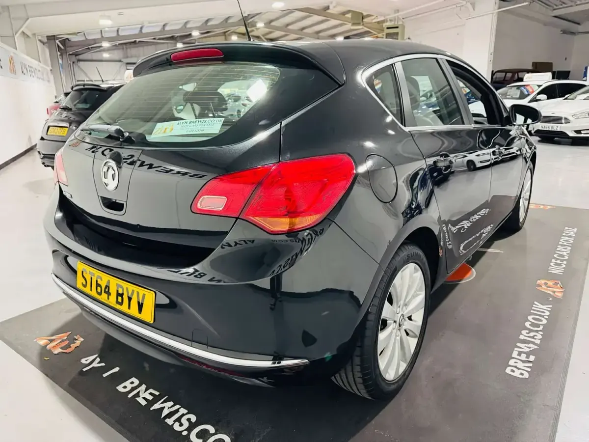 Used Vauxhall Astra Excite 2014 Black Hatchback