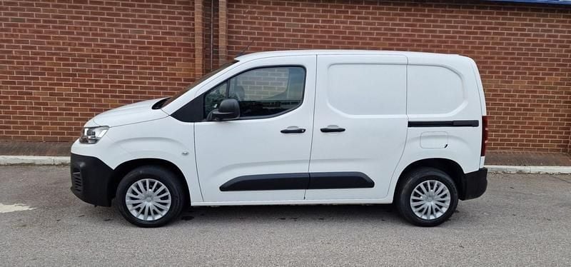 Used Citroën Berlingo Start 2020 White MPV