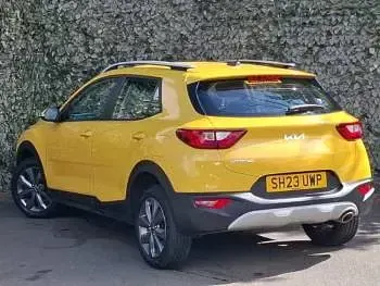 Used Kia Stonic 99 HP (72 kW) 2023 Yellow SUV