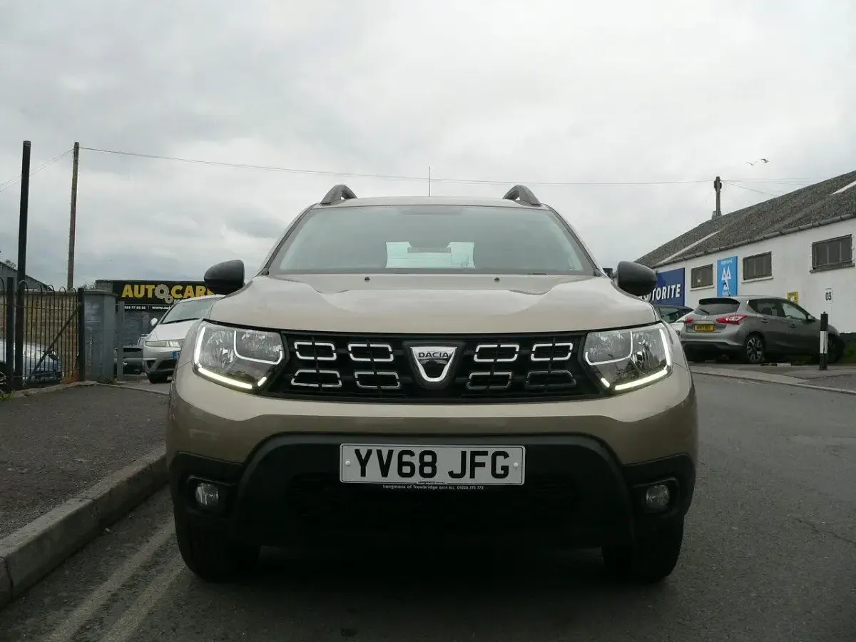 Usado Dacia Duster Essentiel 114 HP (83 kW) 2019 Bege SUV