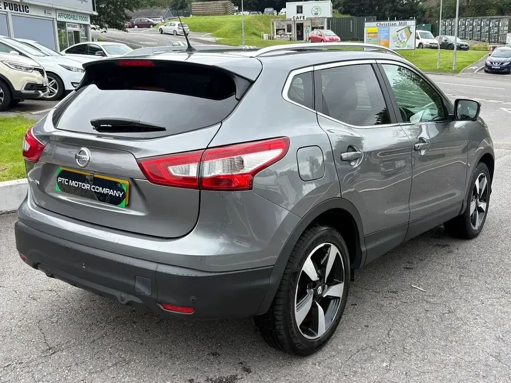 Used Nissan Qashqai N-Connecta 110 HP (80 kW) 2017 Grey SUV
