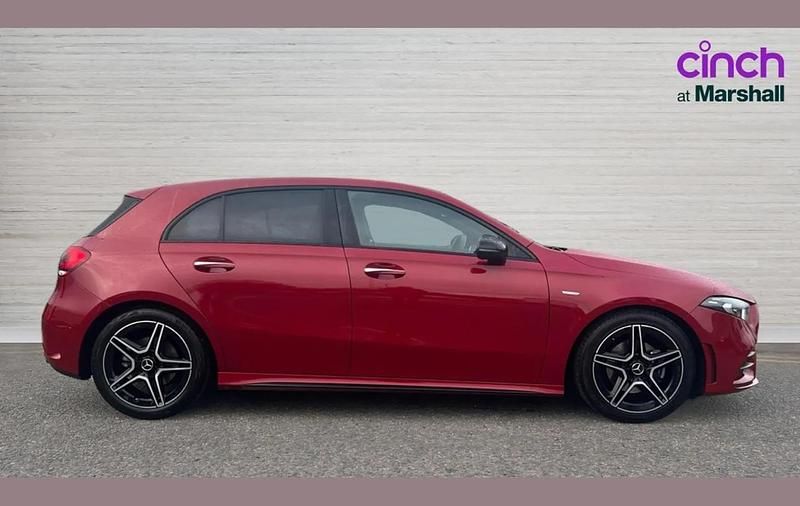 Usado Mercedes A200 AMG Line Premium Plus 161 HP (118 kW) 2022 Vermelho Citadino