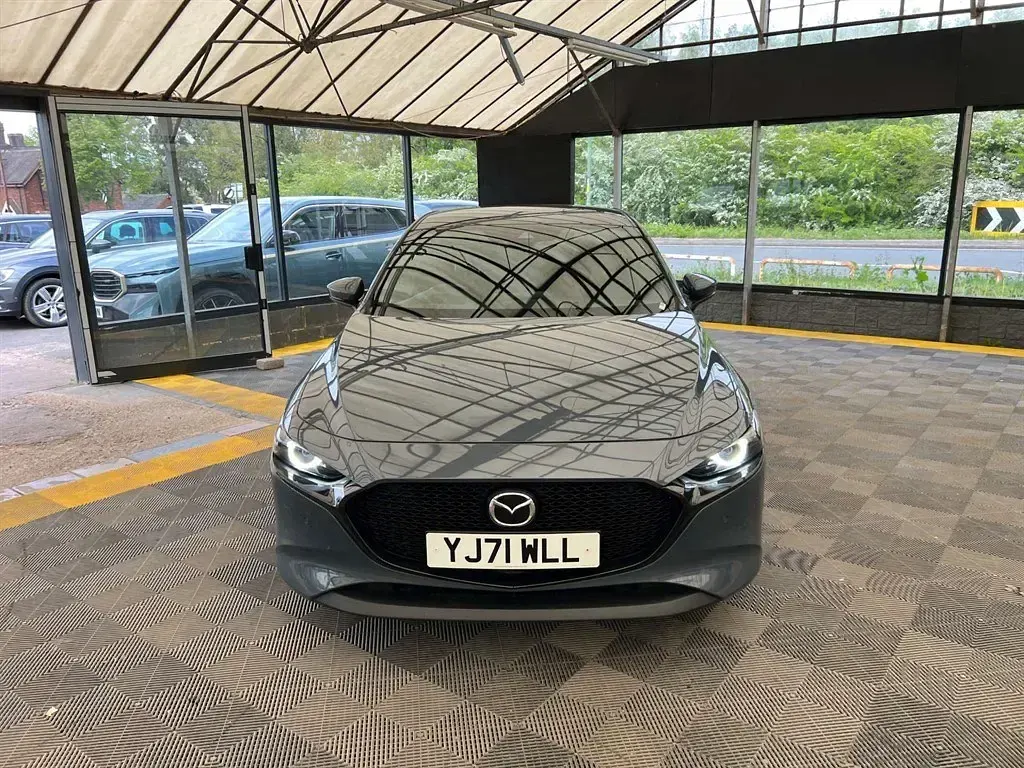 Begagnad Mazda 3 Inclusive 2021 Grå Halvkombi