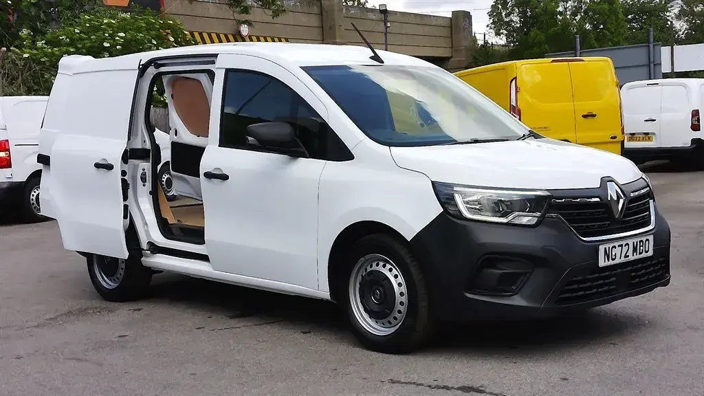 Usado Renault Kangoo 2023 Blanco Monovolumen