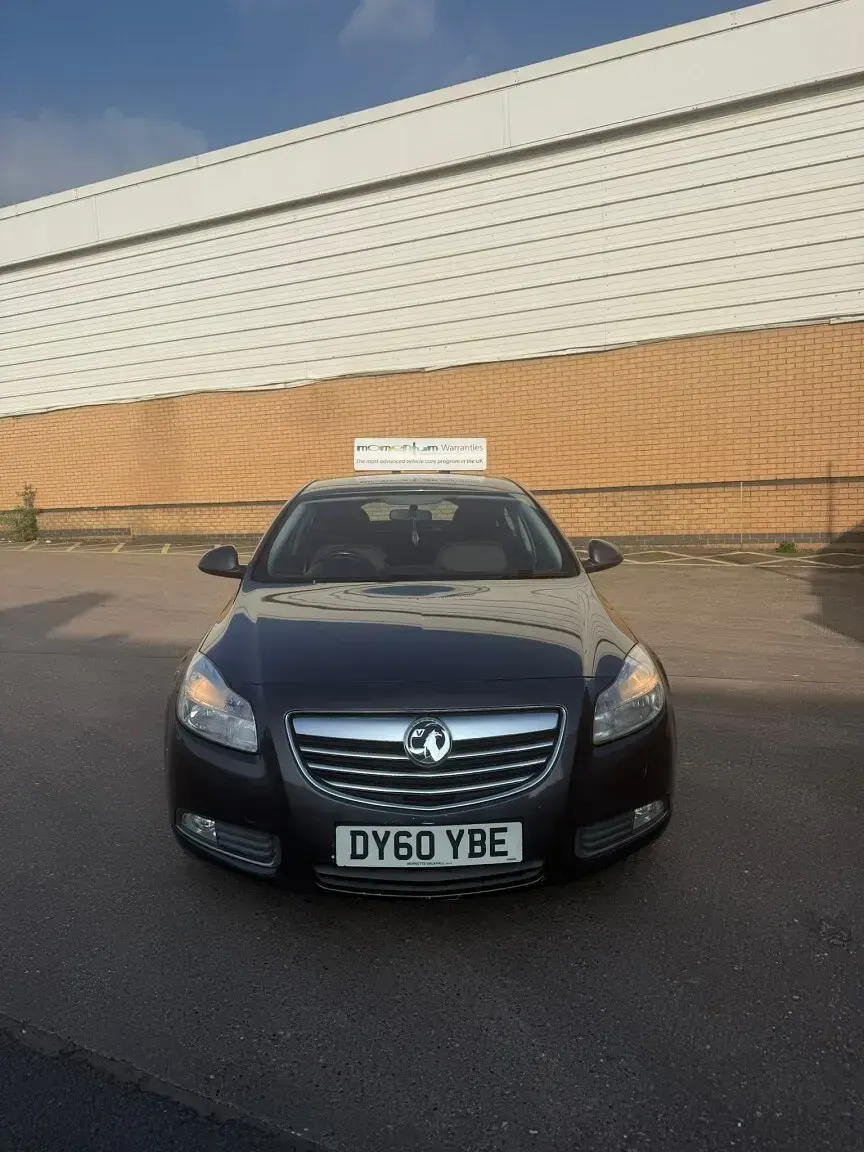 Begagnad Vauxhall Insignia SRi 140 HK (102 kW) 2010 Grå Halvkombi