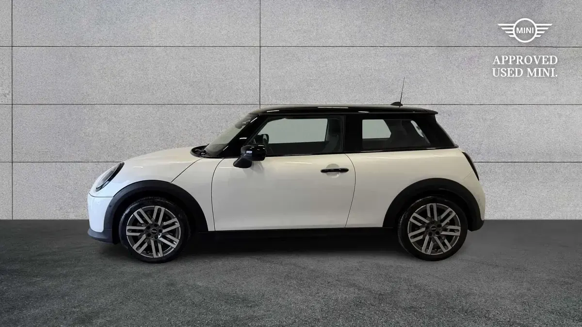 Used Mini Cooper Hatch 154 HP (113 kW) 2024 White Hatchback