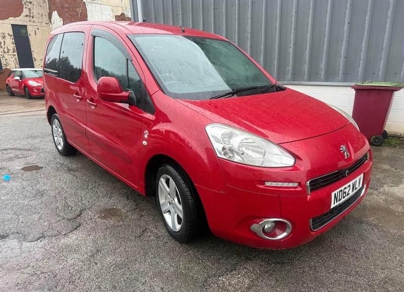 Second-hand Peugeot TePee S 92 CP (67 kW) 2013 Roșu Monovolum