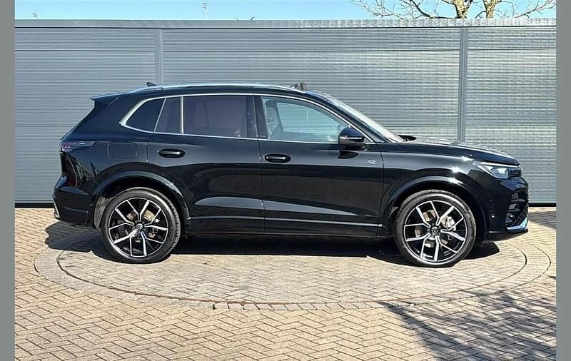 Used VW Tiguan R-line 272 HP (200 kW) 2025 Black SUV