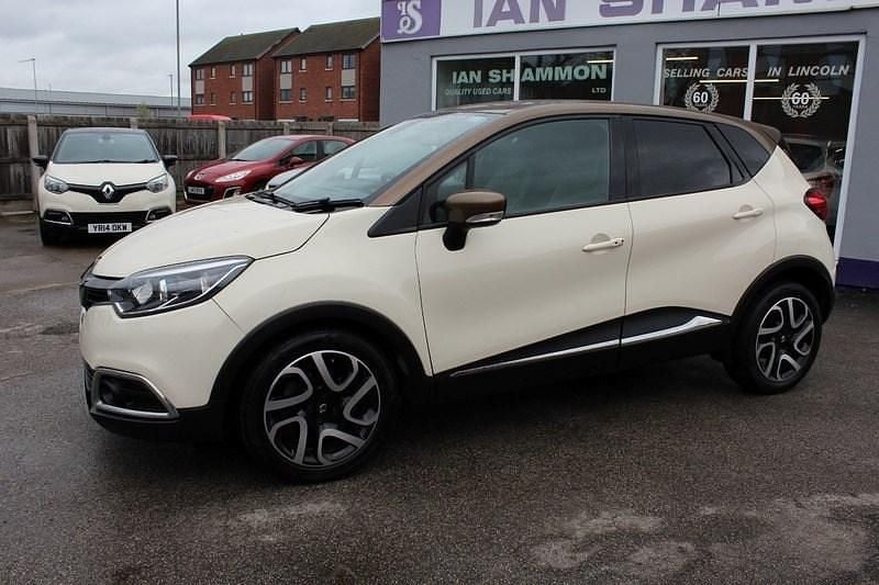 Used Renault Captur Iconic 110 HP (80 kW) 2016 Brown/cream SUV