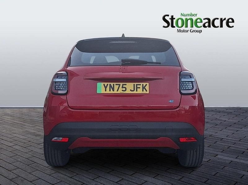 New Fiat 600E Red 113 kW (154 HP) 2025 Red Hatchback