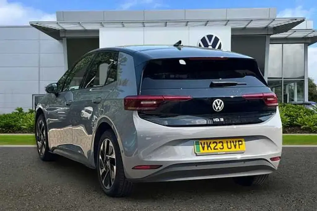 Begagnad VW ID.3 Pro Performance 150 kW (204 HK) 2023 Grå Halvkombi