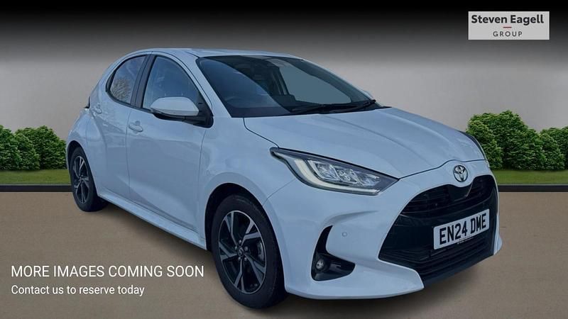 Used Toyota Yaris Hybrid Design 116 HP (85 kW) 2024 White Hatchback