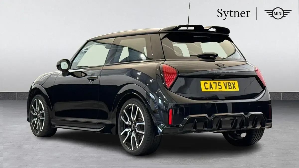 Used Mini Cooper Hatch 113 kW (154 HP) 2025 Black Hatchback