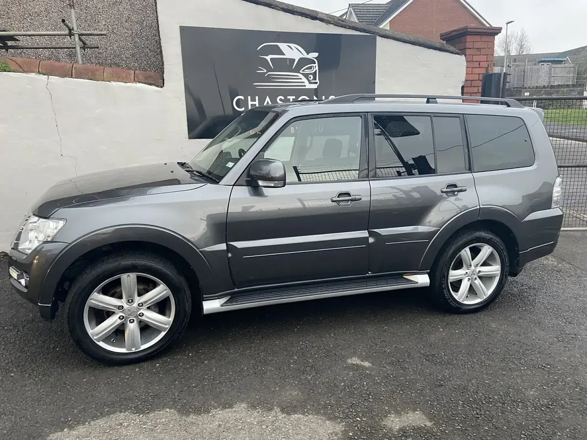 Used Mitsubishi Shogun 187 HP (137 kW) 2015 Grey SUV