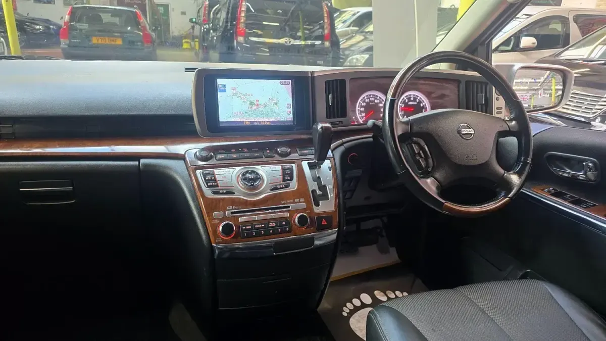 Używany Nissan Elgrand 360º 2008 Srebrny