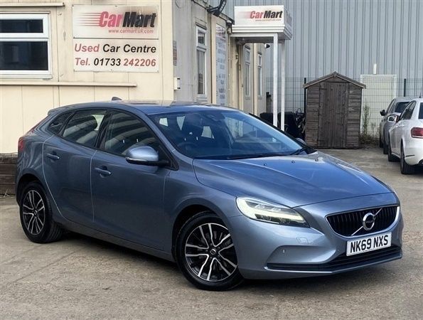 Blue Used 2019 Volvo V40 Momentum Estate | £8,995 (Fair price) - Image 1/1