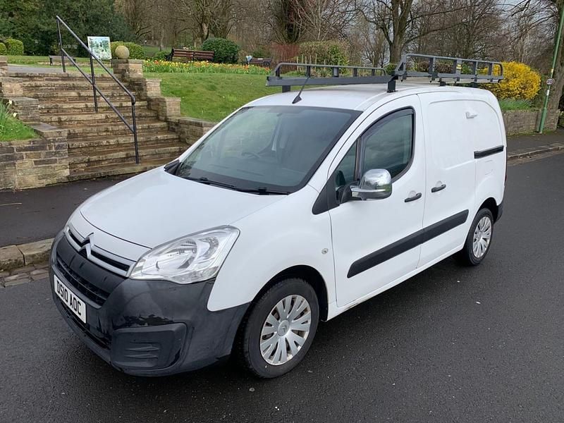 Used Citroën Berlingo 75 HP (55 kW) 2016 White MPV