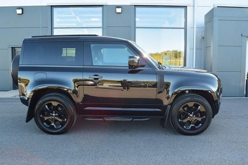 Second-hand Land Rover Defender SE Dynamic 250 CP (183 kW) 2023 Negru SUV