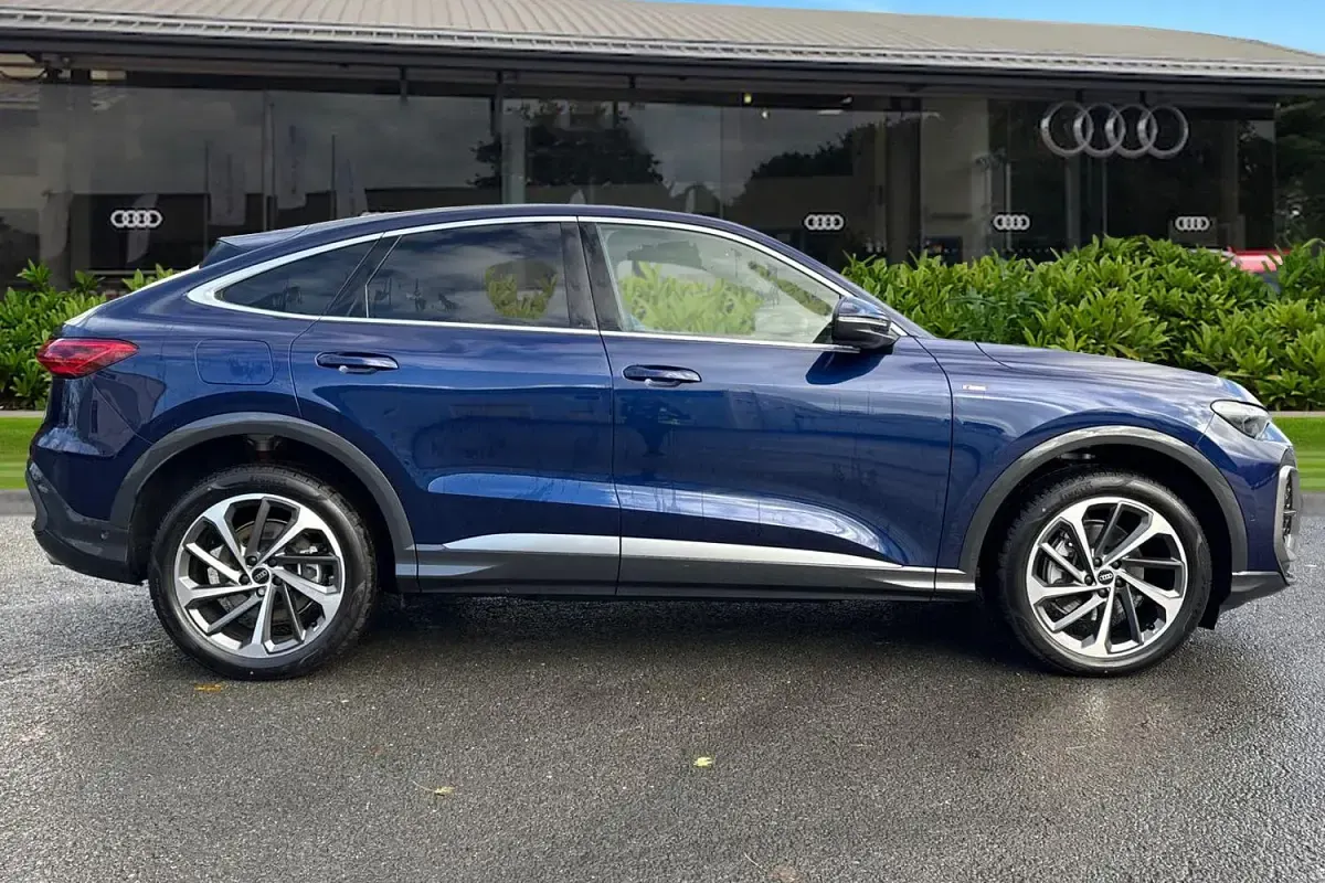 Ny Audi Q5 Sportback S-Line 204 HK (150 kW) 2025 Blå SUV