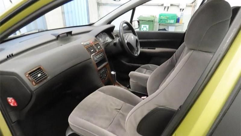 Used Peugeot 307 109 HP (80 kW) 2003 Gold metallic Hatchback