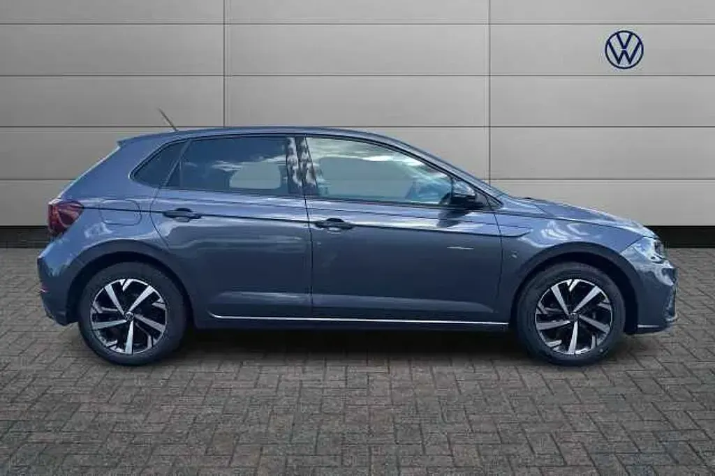 Usado VW Polo Life 95 CV (69 kW) 2023 Gris Utilitario