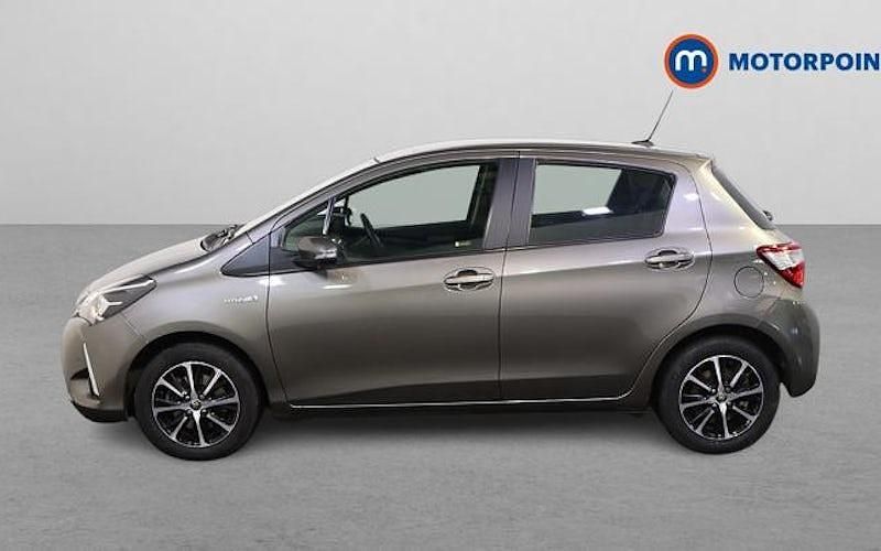 Used Toyota Yaris Hybrid 101 HP (74 kW) 2018 Bronze Hatchback