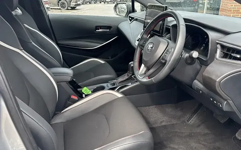 Used Toyota Corolla Sport 196 HP (144 kW) 2024 Silver Hatchback