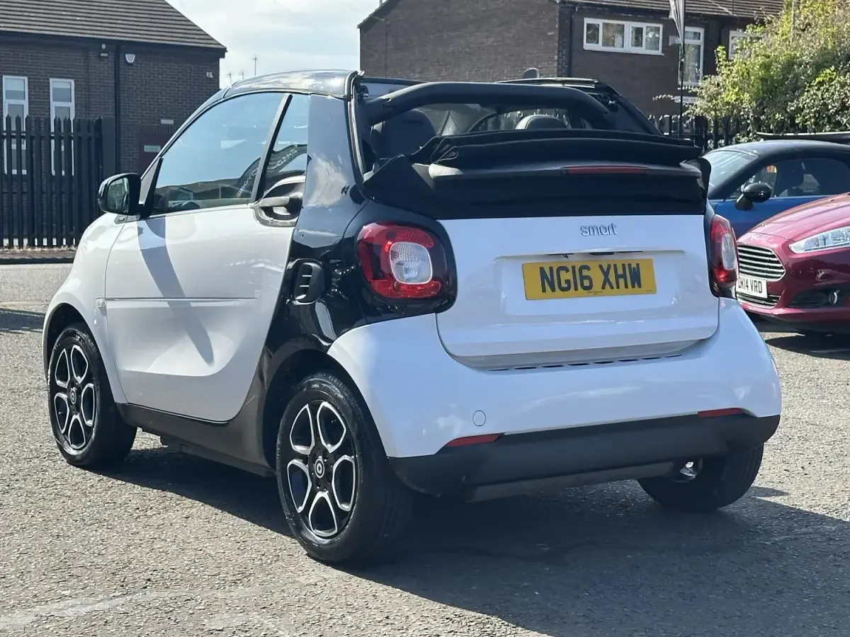 Used Smart ForTwo Cabrio Prime 2016 White Cabriolet