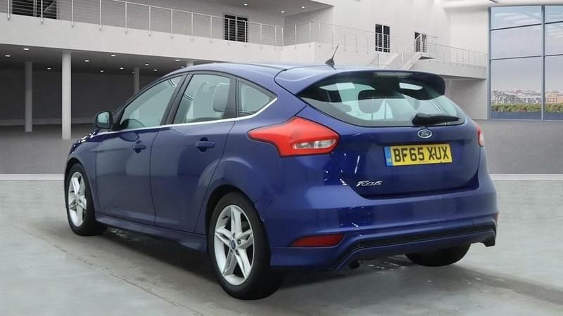 Used Ford Focus Zetec 120 HP (88 kW) 2015 Blue Hatchback
