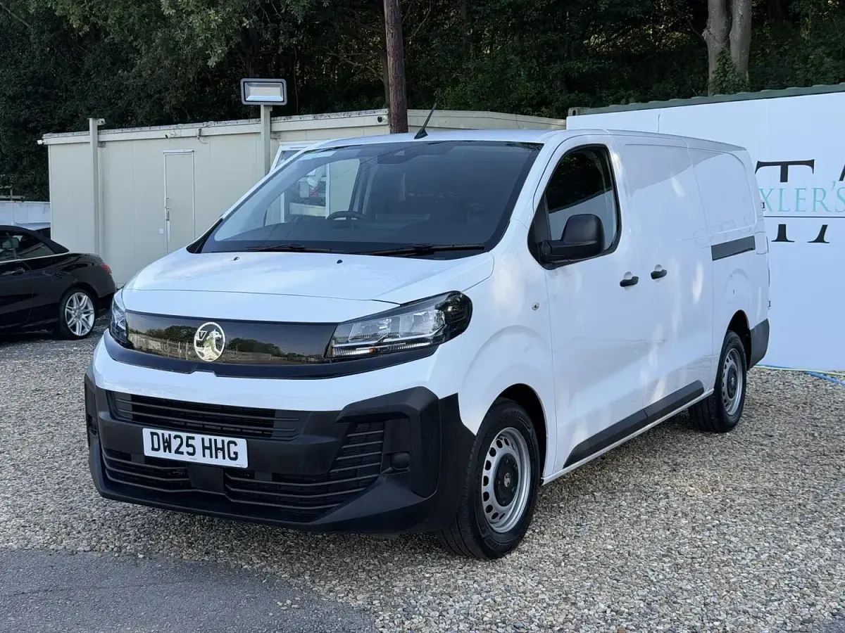 Used Vauxhall Vivaro S 120 HP (88 kW) 2025 White MPV