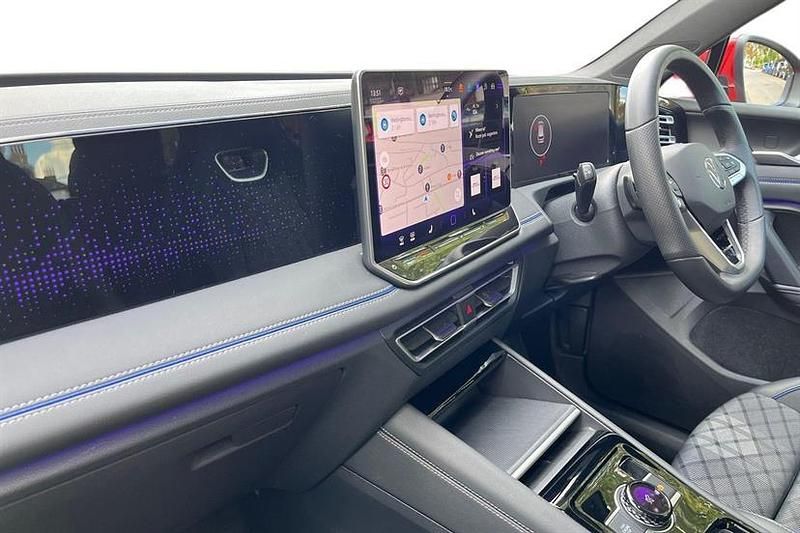 Used VW Tiguan R-line 150 HP (110 kW) 2025 Persimmon red SUV