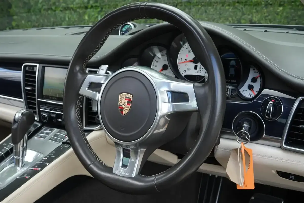 Used Porsche Panamera 300 HP (220 kW) 2015 Grey Hatchback