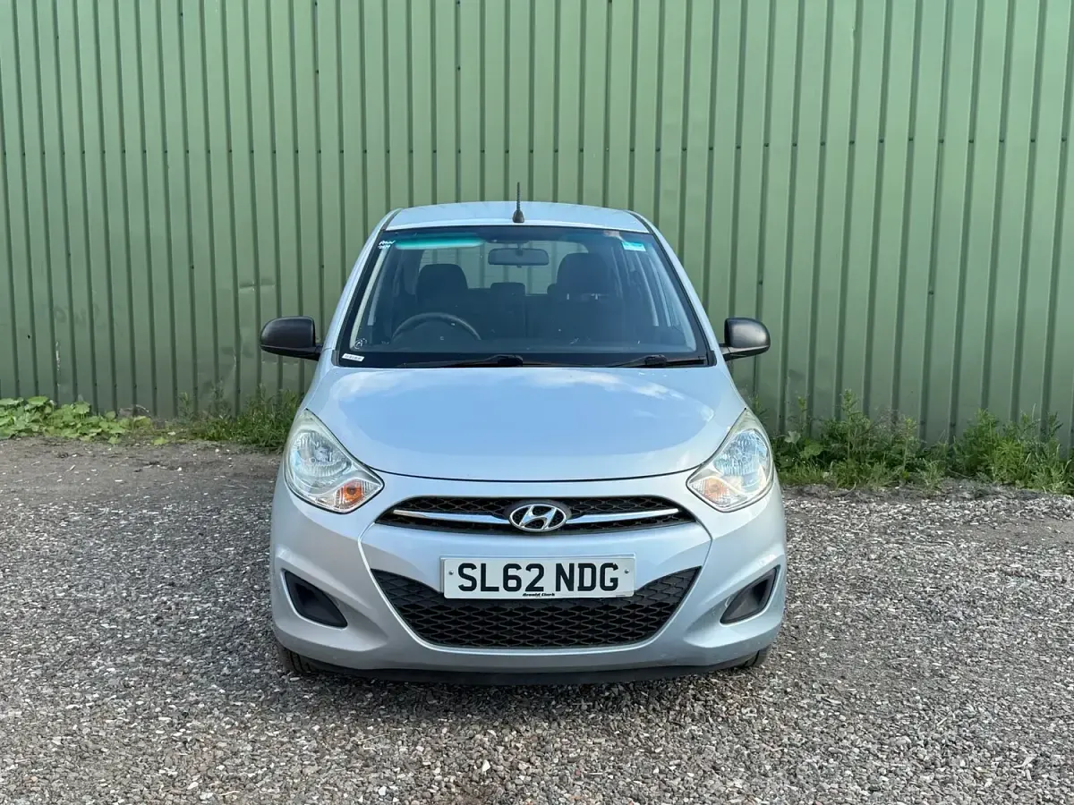 Used Hyundai i10 Classic 86 HP (63 kW) 2012 Silver Hatchback