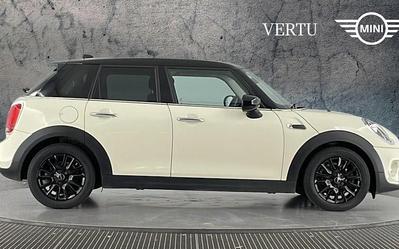 Begagnad Mini Cooper Classic 136 HK (100 kW) 2020 Vit Halvkombi