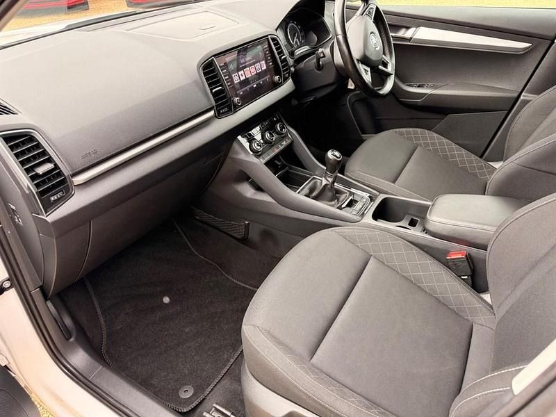 Used Skoda Karoq SE 115 HP (84 kW) 2019 White SUV