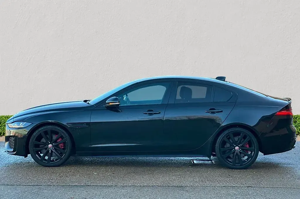 Usado Jaguar XE R-Dynamic 204 HP (150 kW) 2021 Preto Sedan