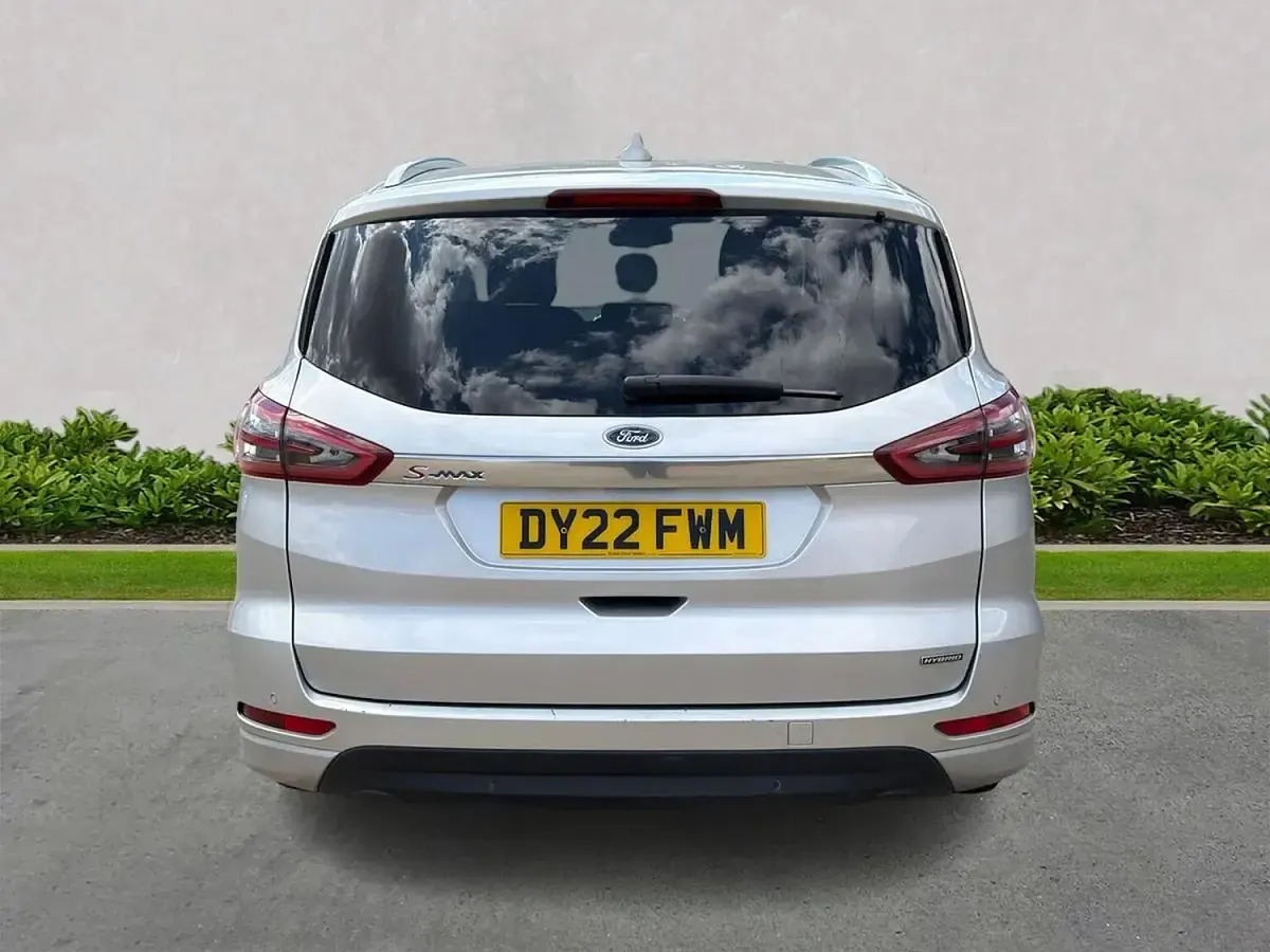 Used Ford S-MAX Titanium 190 HP (139 kW) 2022 Silver MPV