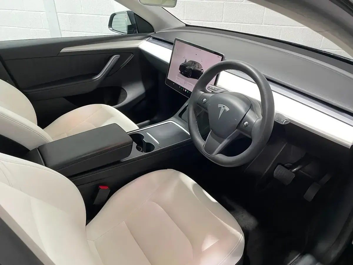 Used Tesla Model Y Long Range AWD 378 kW (514 HP) 2022 Black SUV