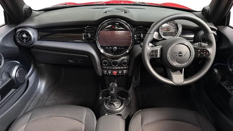 Used Mini Cooper Classic 134 HP (98 kW) 2022 Red Hatchback