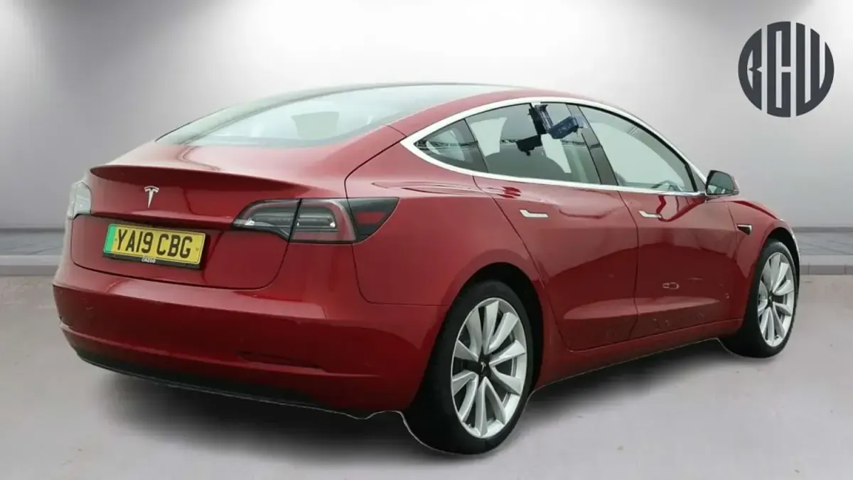 Used Tesla Model 3 Standard Range 239 kW (325 HP) 2019 Red Sedan